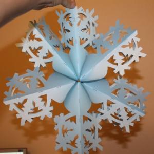Φτιάξτο μόνος σου ογκομετρικές νιφάδες χιονιού από χαρτί Πώς να φτιάξεις κρεμαστές νιφάδες χιονιού από χαρτί
